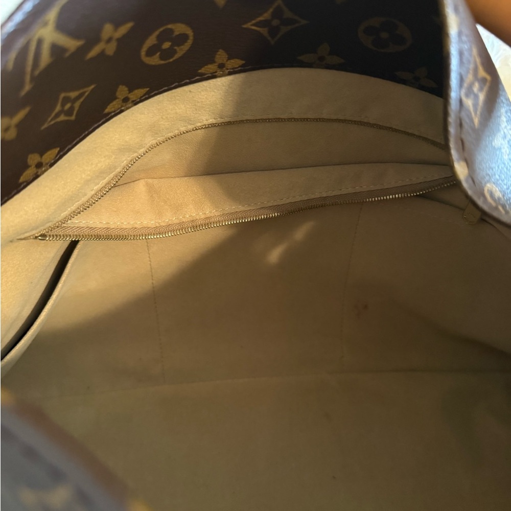 Louis Vuitton Artsy Brown Monogram Shoulder Bag with Natural Leather Trim - Picture 8 of 13